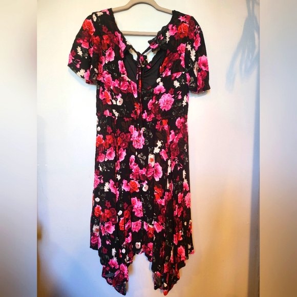 Torrid floral lined tie back shark bite hem sundress size 0X - Picture 2 of 6